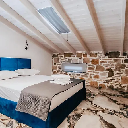 Evaggelia's Stone * Skála Marión