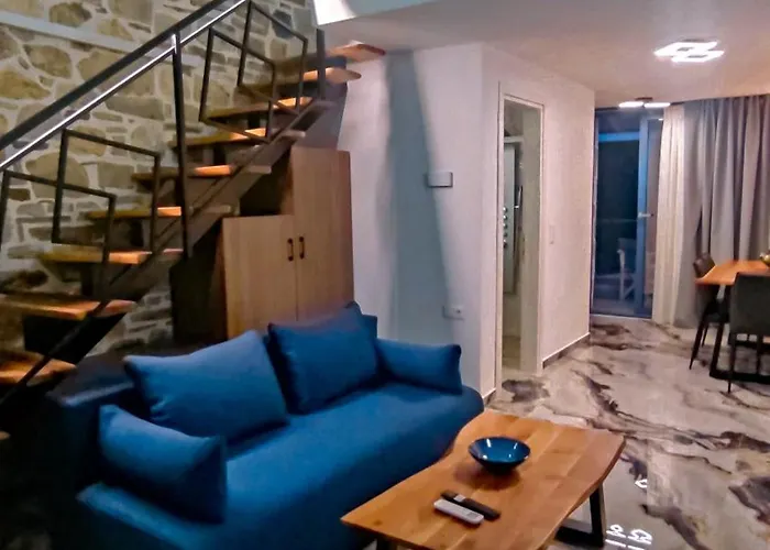 Evaggelia's Stone Daire *