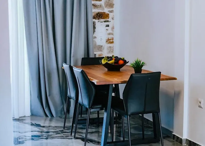 Evaggelia's Stone Daire Skála Marión